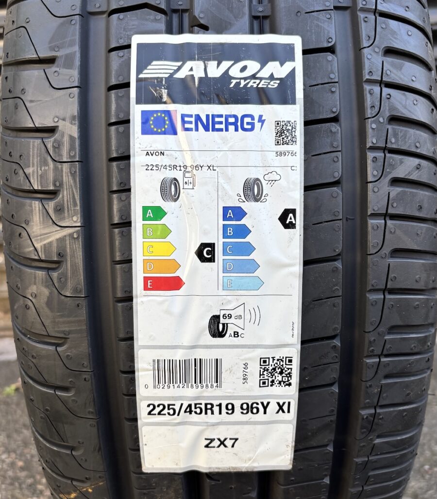 2254519AVON 2 225/45R19 96Y XL Avon ZX7 Tyre Fitted