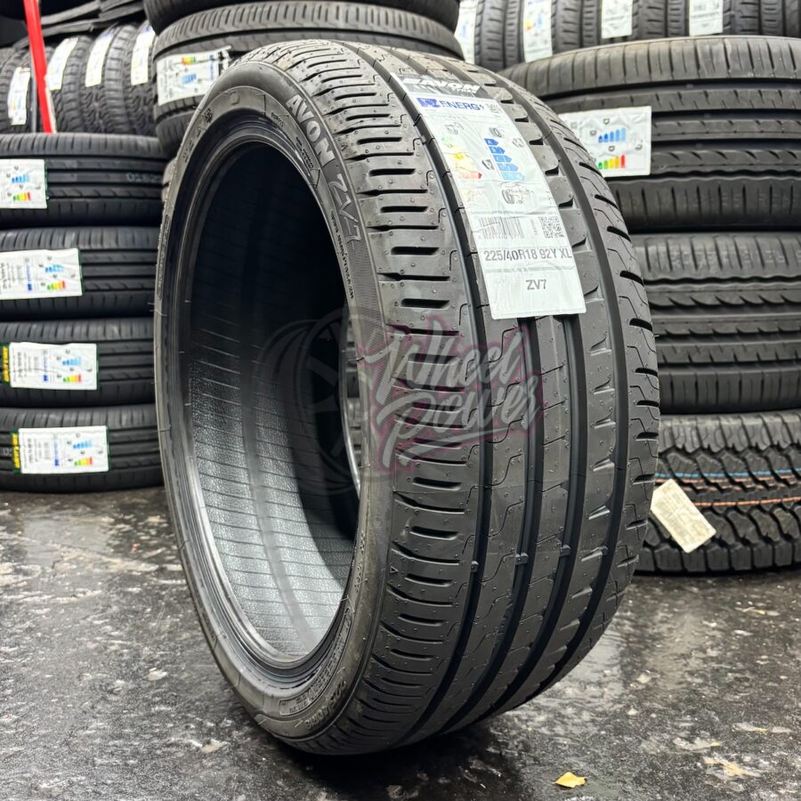 2254018zv7 1 225/40R18 92Y XL Avon ZV7 Tyre Fitted